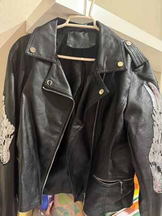 Cazadora Biker Polipiel Negra con Alas
