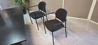 Tavolo da ufficio nero con 2 sedie