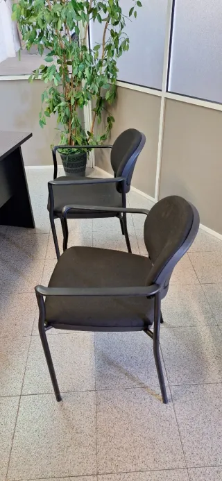 Tavolo da ufficio nero con 2 sedie