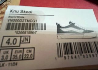 Zapatillas Vans Knu Skool Negras y Blancas.