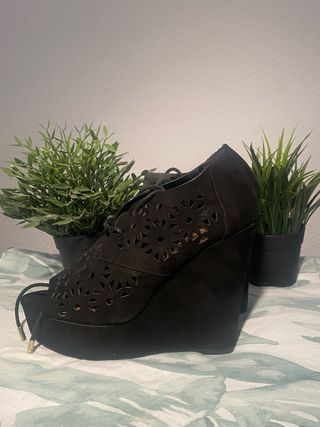 Sandalia cuña alta negra talla 38