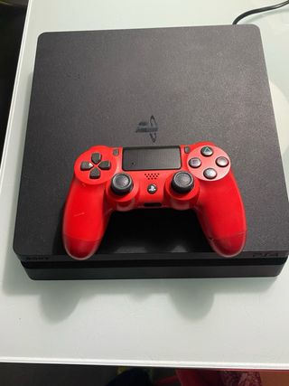 PS4 (PlayStation 4) Negra con Mando y Juegos