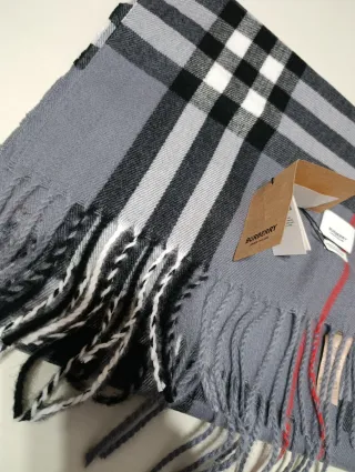 Bufanda Burberry Cuadros Gris y Negro