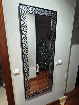 Espejo de pared negro y plata