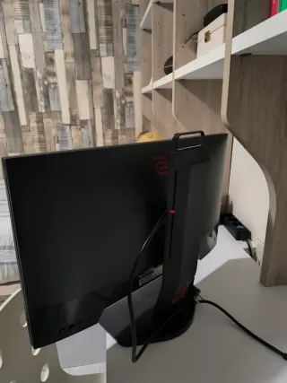 Monitor Gaming Negro y Rojo