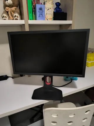 Monitor Gaming Negro y Rojo