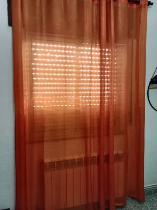 Cortina naranja translúcida