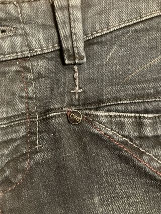 Falda vaquera Levi's negra elástica