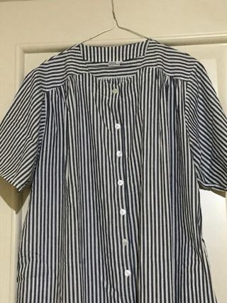 Abito a righe bianche-blu stile camicia Nina Hazan