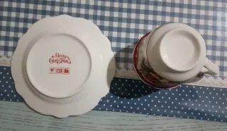 Tazza da tè o cappuccino natalizia