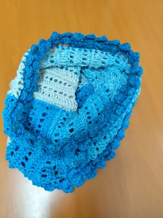 Cuello crochet azul degradado