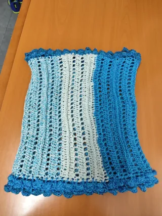 Cuello crochet azul degradado