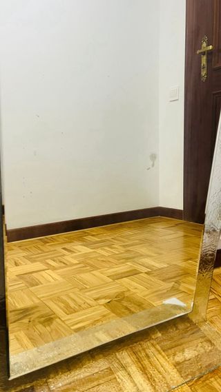 Espejo con repisa de cristal