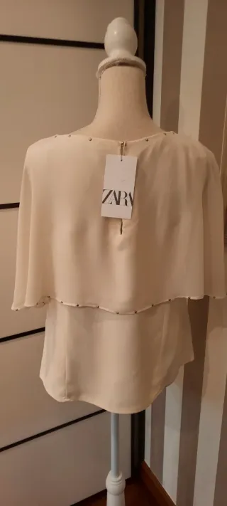 Blusa Zara tachuelas