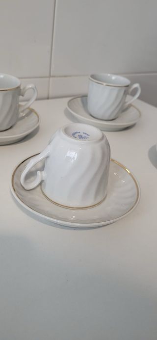 Tazas y platos de porcelana Fena