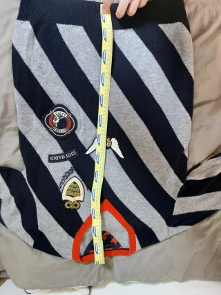 Maglione Tommy Hilfiger righe con patch gigi hadid