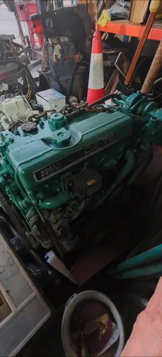 Motor Volvo D2 75 con inversora para barco