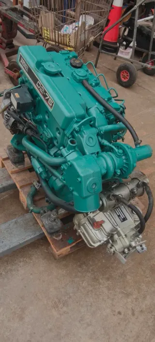 Motor Volvo D2 75 con inversora para barco
