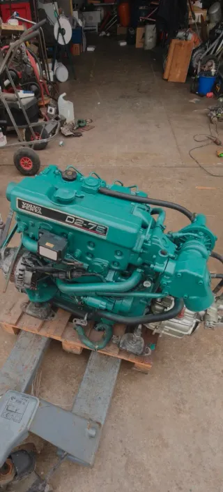 Motor Volvo D2 75 con inversora para barco