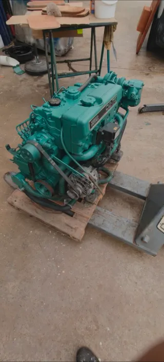 Motor Volvo D2 75 con inversora para barco