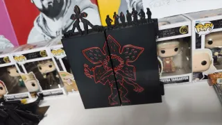 Estantería Kinder Joy Stranger Things