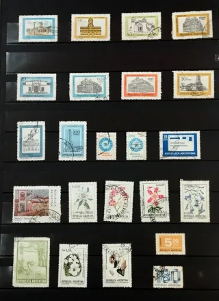 LOTE 23 SELLOS REPÚBLICA ARGENTINA. AÑOS 90.