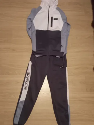 Conjunto deportivo McKenzie gris y blanco