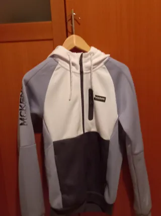 Conjunto deportivo McKenzie gris y blanco