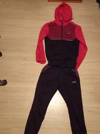 Conjunto chándal McKenzie rojo y negro