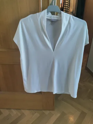 Blusa blanca escote pico