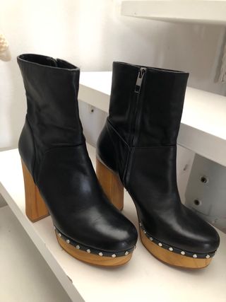 Botines negros tacón madera tachuelas