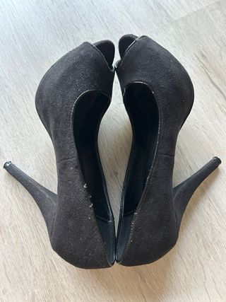 Zapatos de tacón negros peep toe