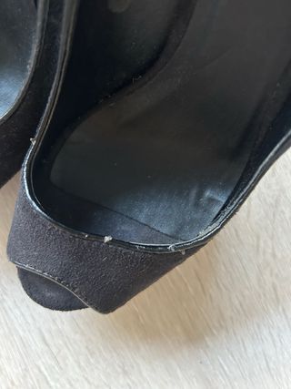 Zapatos de tacón negros peep toe