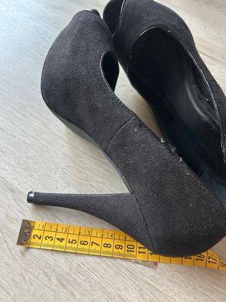 Zapatos de tacón negros peep toe