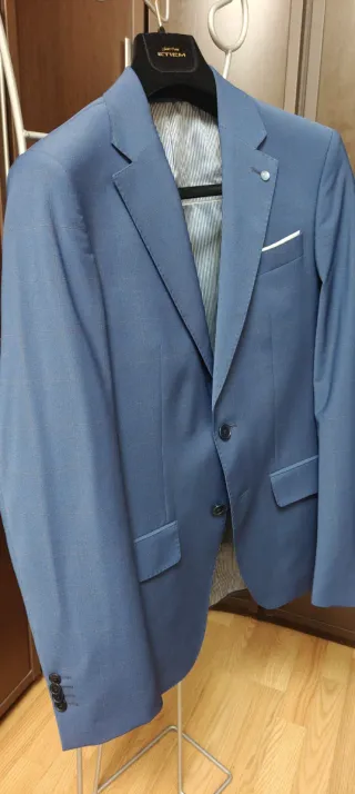 Traje ETIEM Azul Talla 48 chaqueta y 40 pantaló