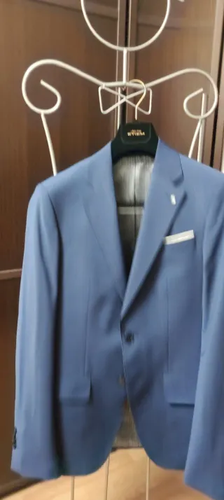 Traje ETIEM Azul Talla 48 chaqueta y 40 pantaló