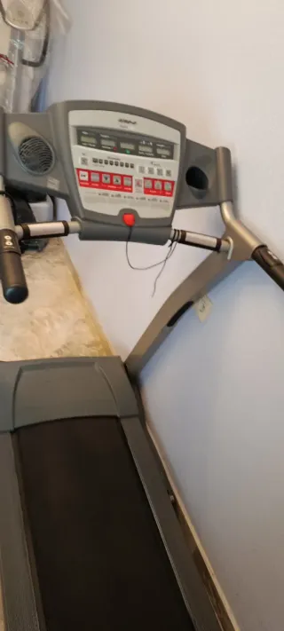 Cinta de Correr BH con Elevaciones y Velocidades