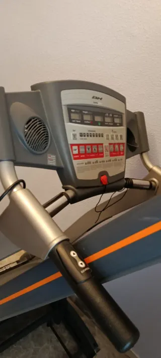 Cinta de Correr BH con Elevaciones y Velocidades