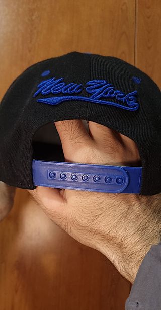 Gorra New York original broche strapback.
