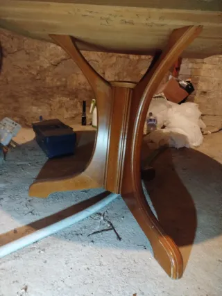 Mesa redonda de madera