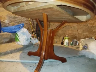 Mesa redonda de madera