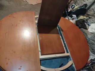 Mesa redonda de madera