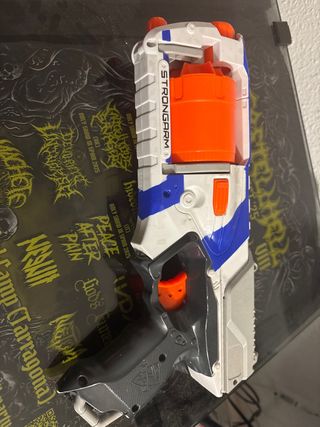 Nerf Strongarm Blanca y Azul
