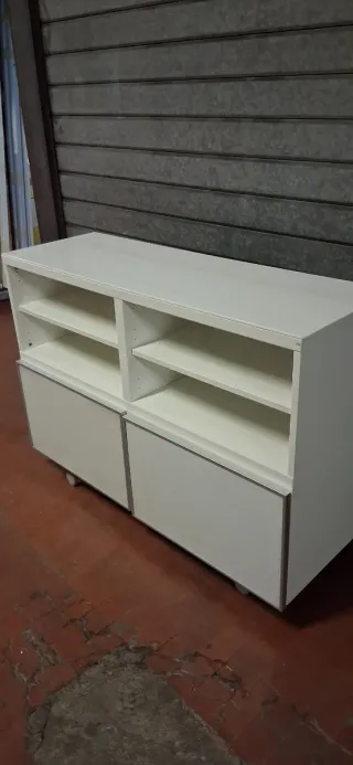 Mobiletto BESTA Ikea bianco con vetro sopra