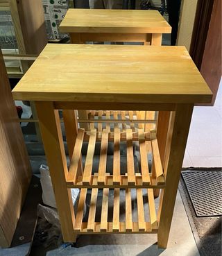 Mesa auxiliar de madera maciza