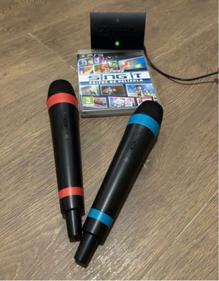 PlayStation 3 con volante y micrófonos