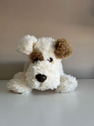 Peluche perro terrier blanco y marrón