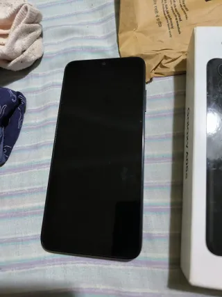Samsung Galaxy A05s con caja y accesorios