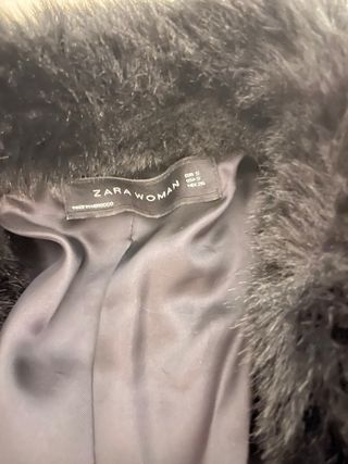 Chaquetón Zara efecto piel negro S