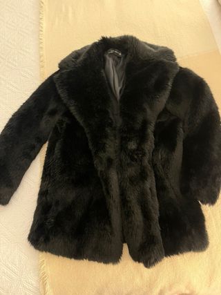 Chaquetón Zara efecto piel negro S
